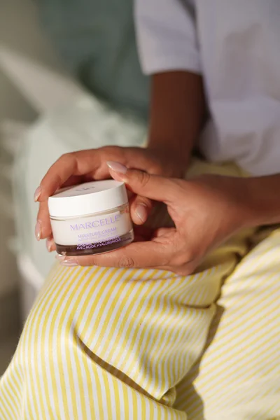 کرم مرطوب‌کننده مارسل کانادا